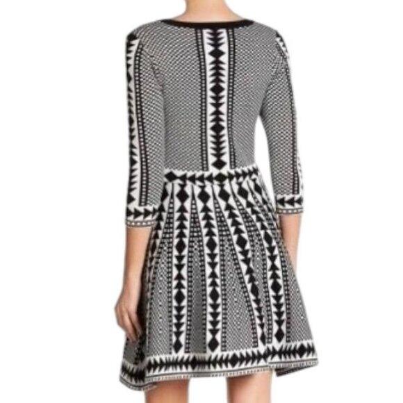 Nina Leonard Black White Geometric Print Fit & Flare Sweater Mini Dress Size M - Picture 2 of 12
